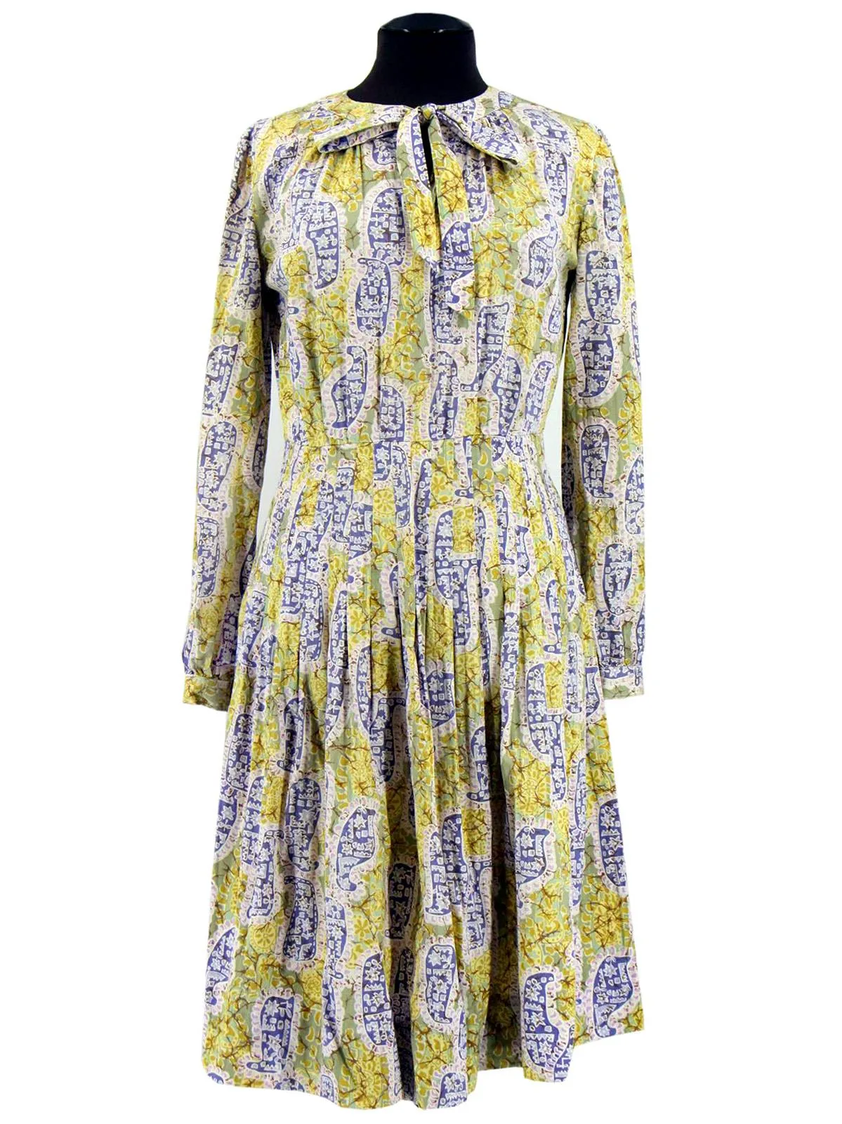 1950s Vintage Patterned Cotton Tie Neck Dress