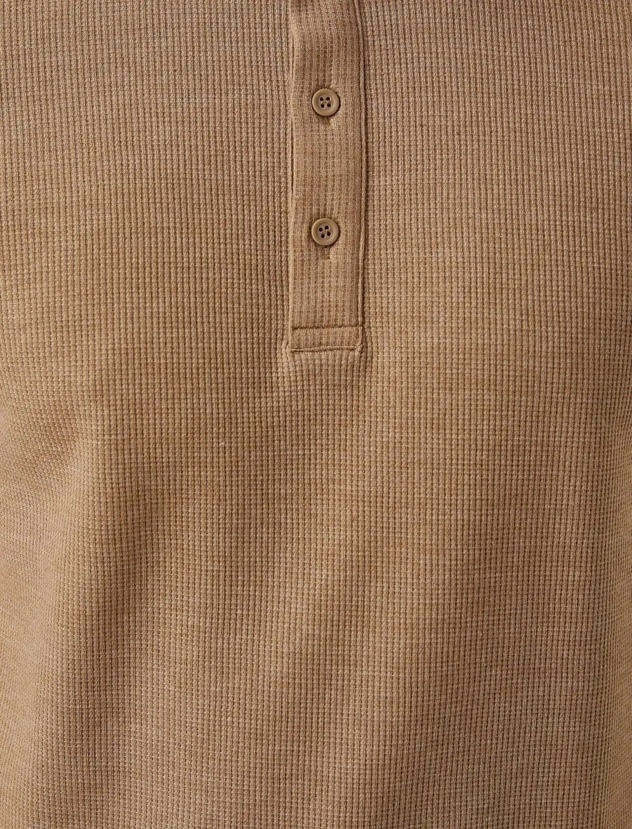 Waffle Henley SS T-Shirt in Brown